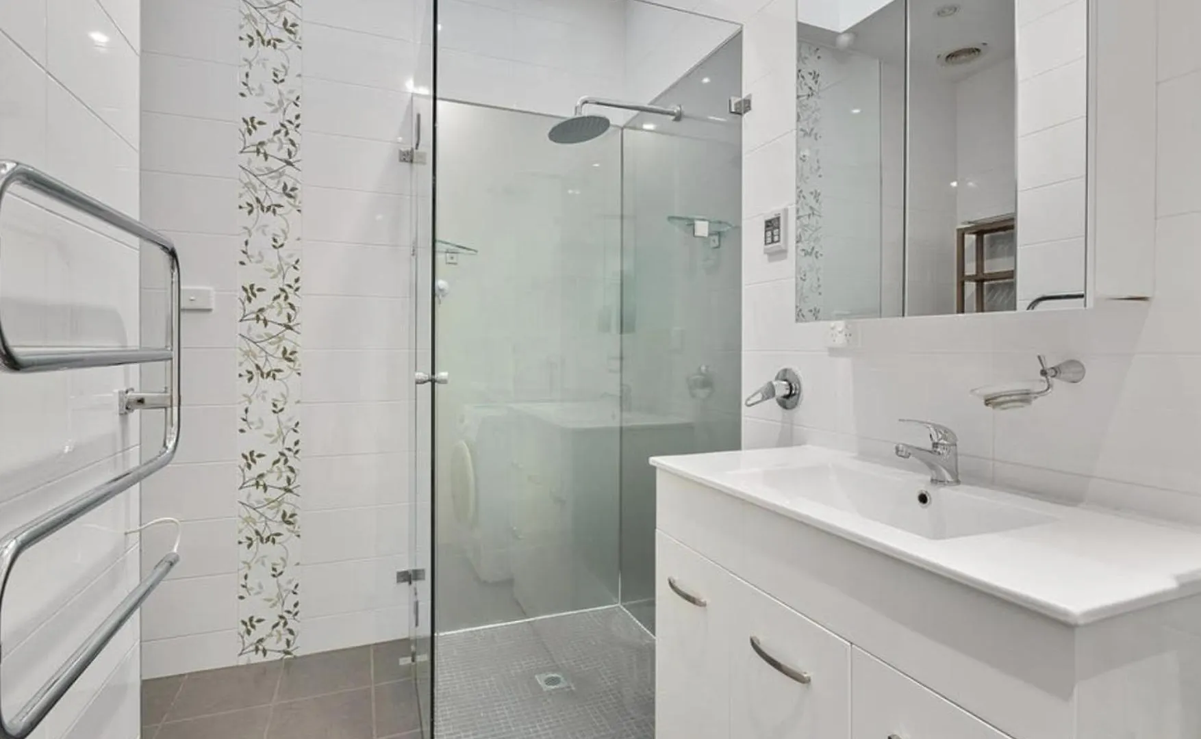 Albert'S For 4 Off Hutt Street- One Queen Bed And 2 Single Beds Adelaide Apartment