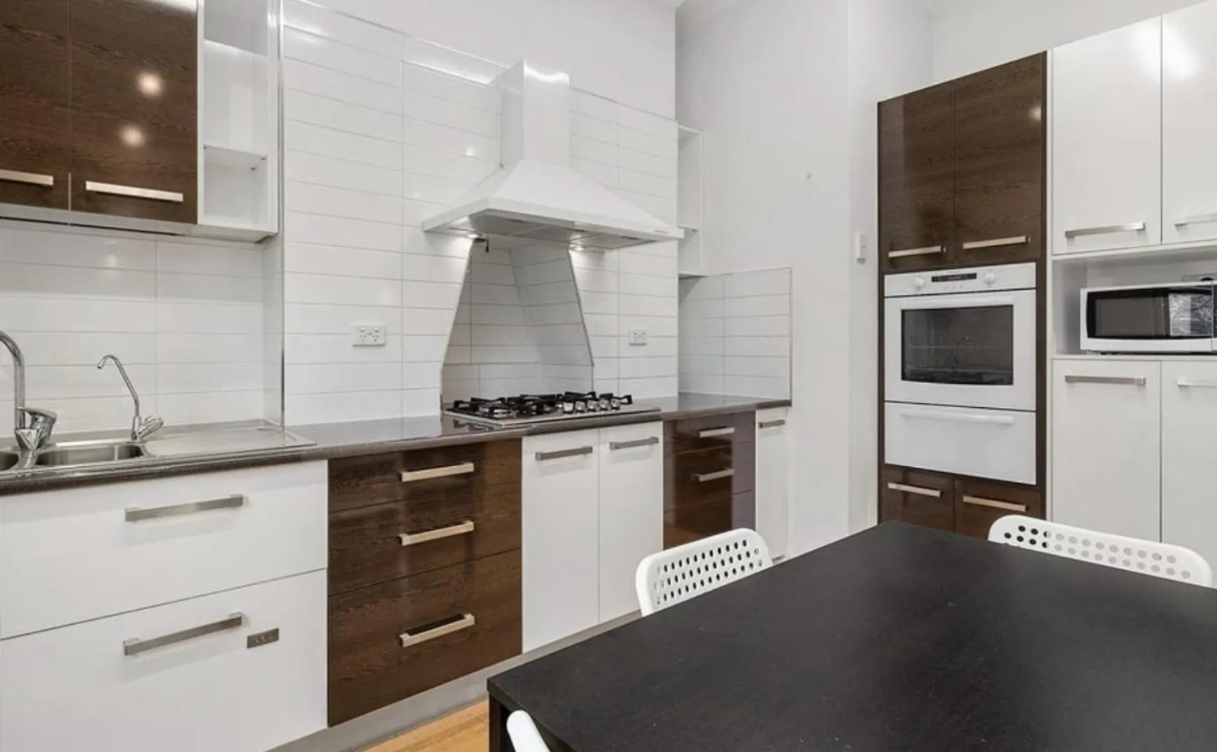 Albert\'S For 4 Off Hutt Street- One Queen Bed And 2 Single Beds contacts